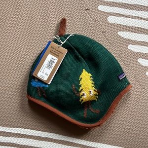 Brand new with tags infant reversible Patagonia beanie. Never worn.